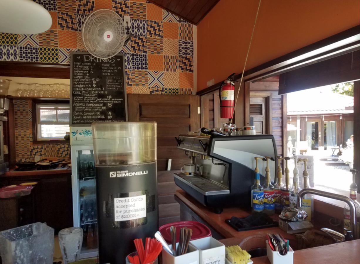 Marbucks Bed & Breakfast Сан Педро Екстериор снимка